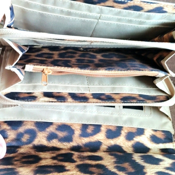 Jessica Simpson Crossbody purse - Picture 4 of 6